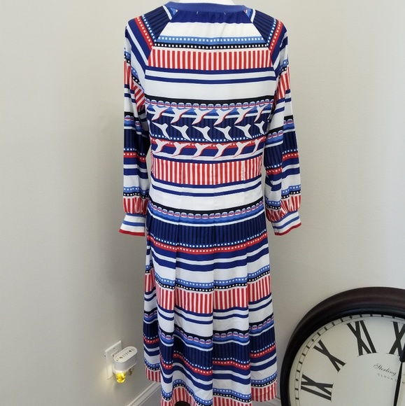 Unique dress with pleated skirt - Picture 3 of 7